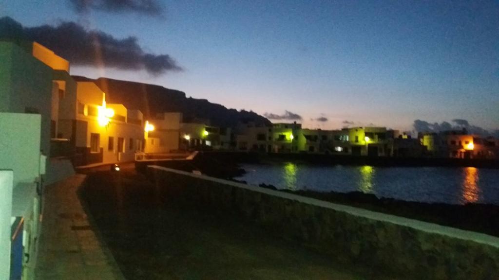 Odamar de Orzola Buitenkant foto
